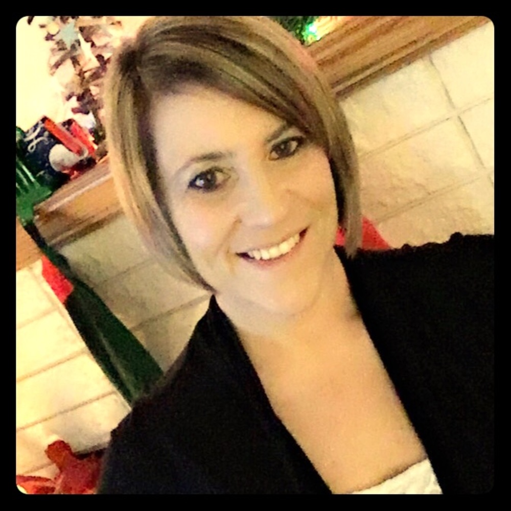 Meet  Your Posher Lori L